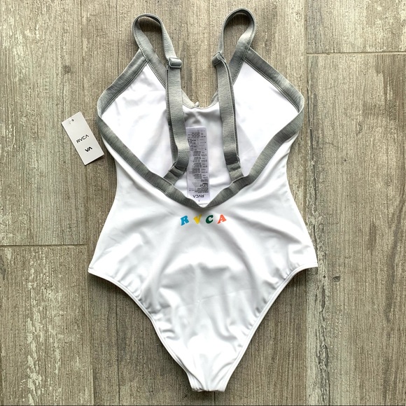 π₯π₯RVCA - REAL TALK ONE PIECEπ₯π₯ - Picture 7 of 8